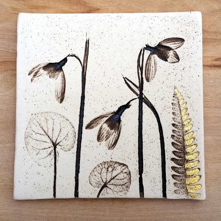 10cm Snowdrop Tile With 24ct Gold Leaf
