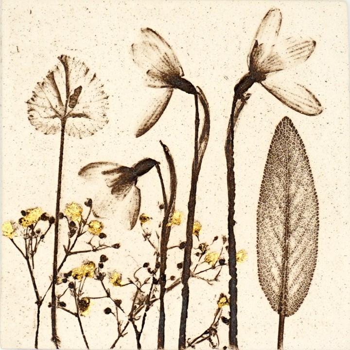 10cm Snowdrop Tile With 24ct Gold Leaf