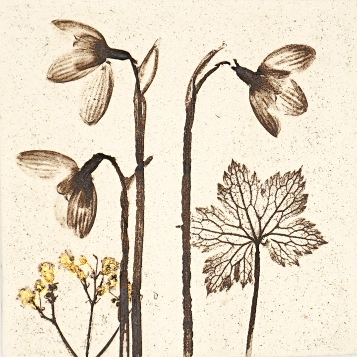 10cm Snowdrop Tile With 24ct Gold Leaf