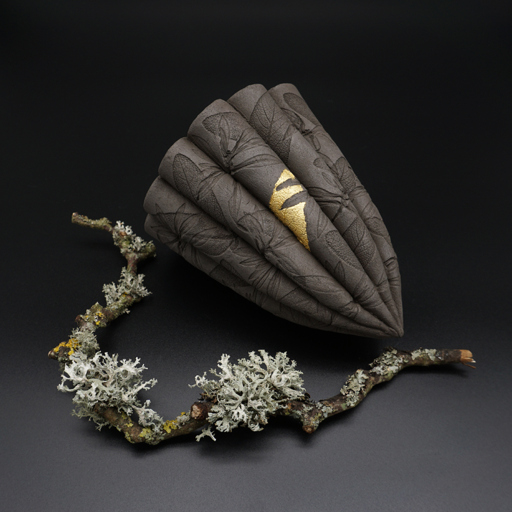 Dark Leaf Pod With Single 24ct Gold Leaf