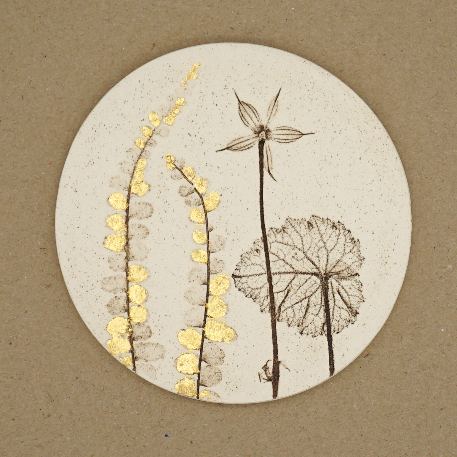 10cm Round Botanical Tile With 24ct Gold Leaf