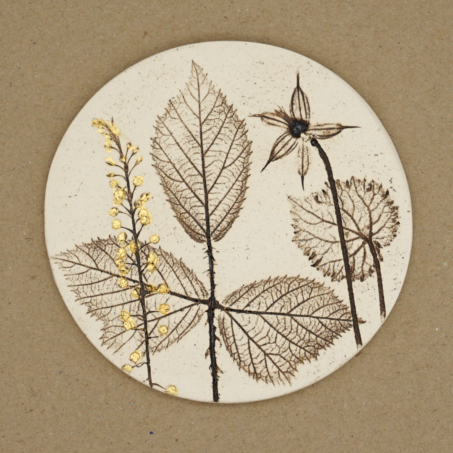 10cm Round Botanical Tile With 24ct Gold Leaf