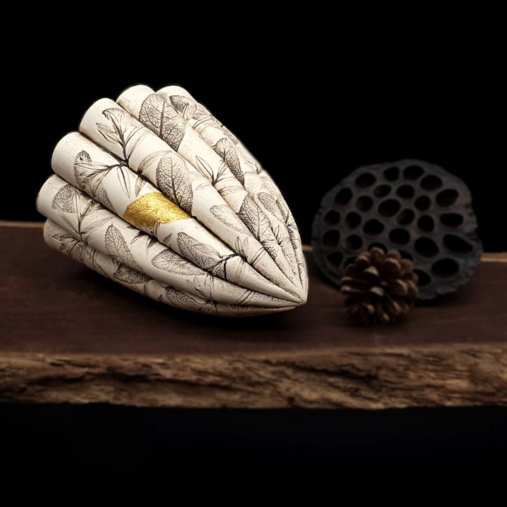 Leaf Pod with 24ct Gold Leaf Detail