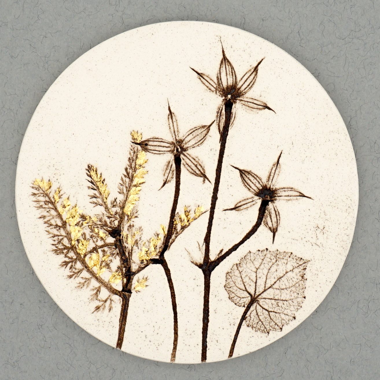 10cm Round Botanical Tile With 24ct Gold Leaf