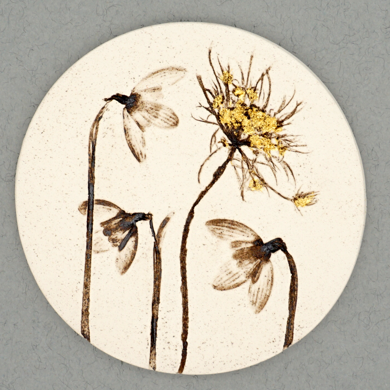 10cm Round Snowdrop Tile With 24ct Gold Leaf