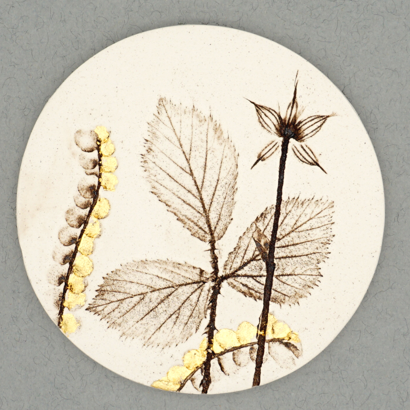 10cm Round Botanical Tile With 24ct Gold Leaf