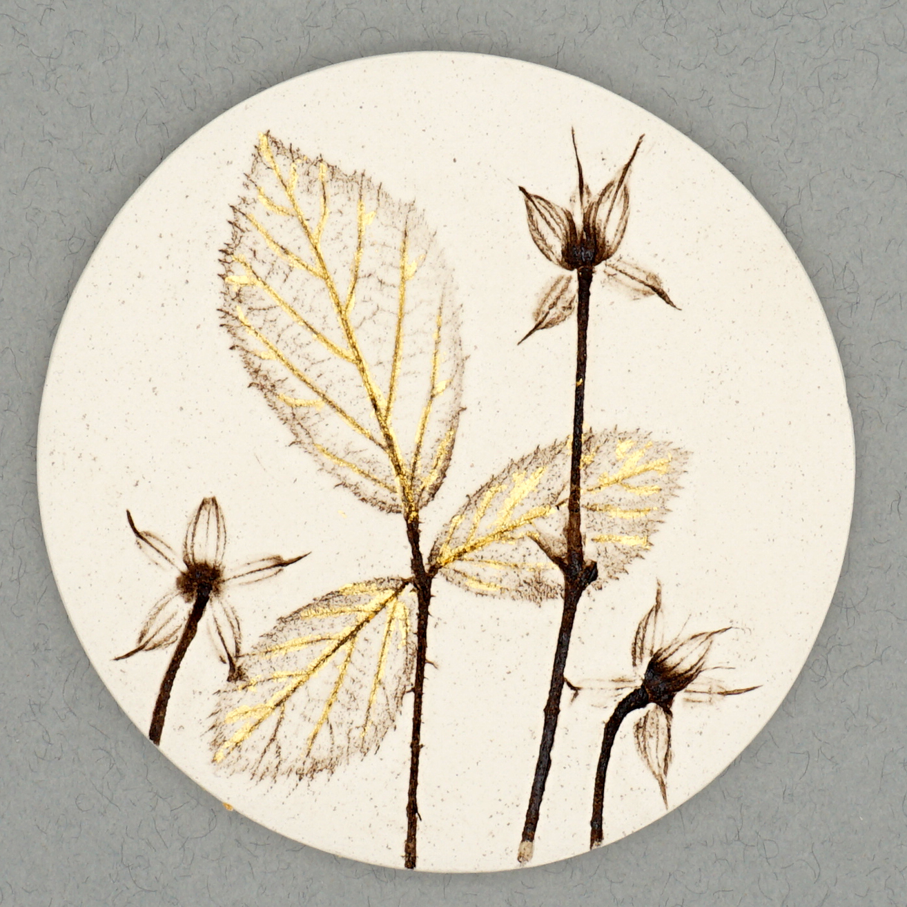 10cm Round Botanical Tile With 24ct Gold Leaf