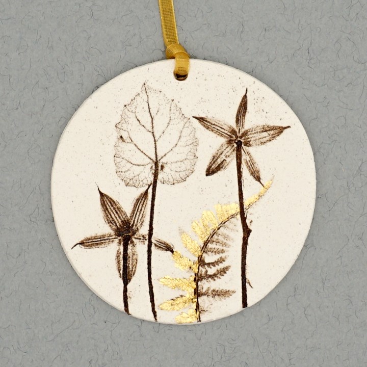 7cm Round Hanging Botanical Tile With 24ct Gold Leaf
