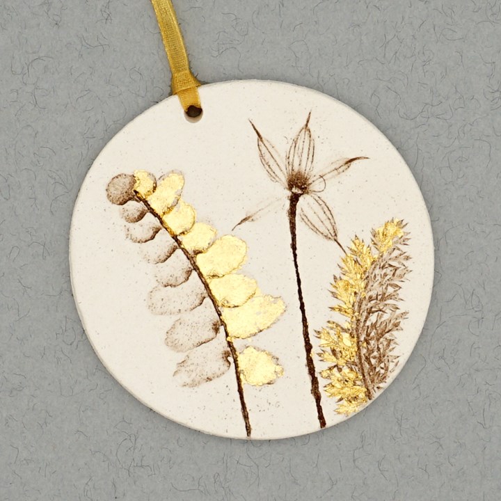 7cm Round Hanging Botanical Tile With 24ct Gold Leaf