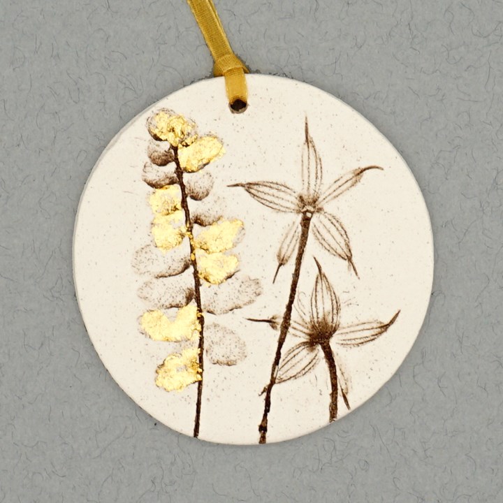 7cm Round Hanging Botanical Tile With 24ct Gold Leaf
