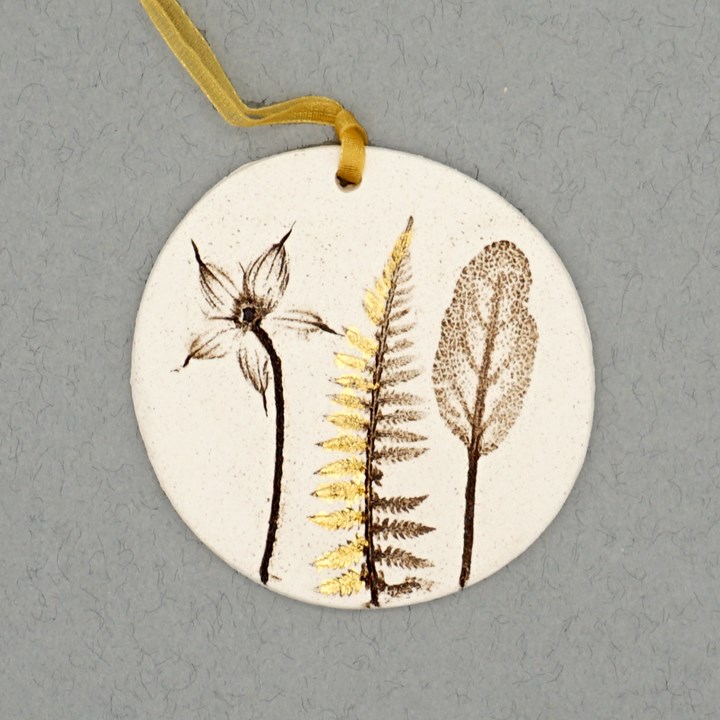 7cm Round Hanging Botanical Tile With 24ct Gold Leaf