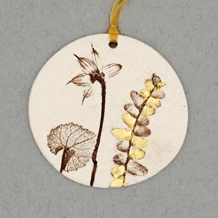7cm Round Hanging Botanical Tile With 24ct Gold Leaf