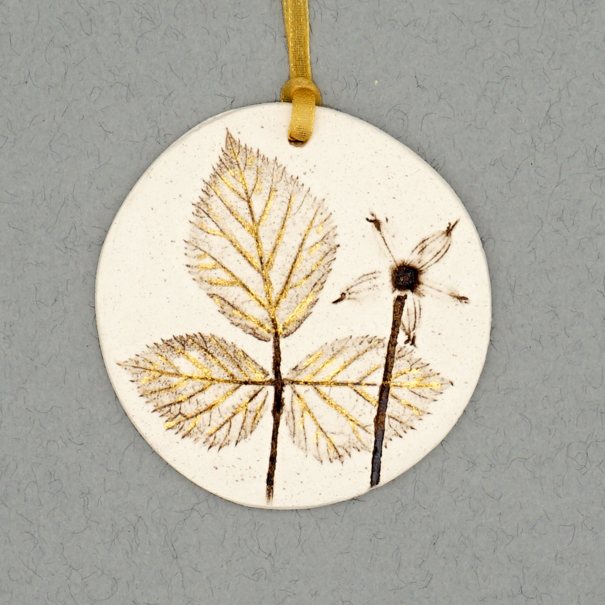 7cm Round Hanging Botanical Tile With 24ct Gold Leaf