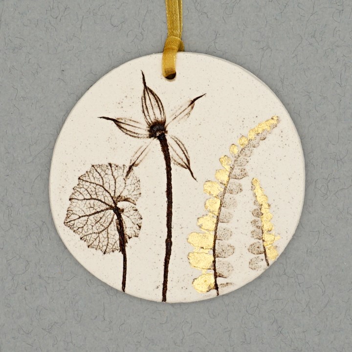 7cm Round Hanging Botanical Tile With 24ct Gold Leaf